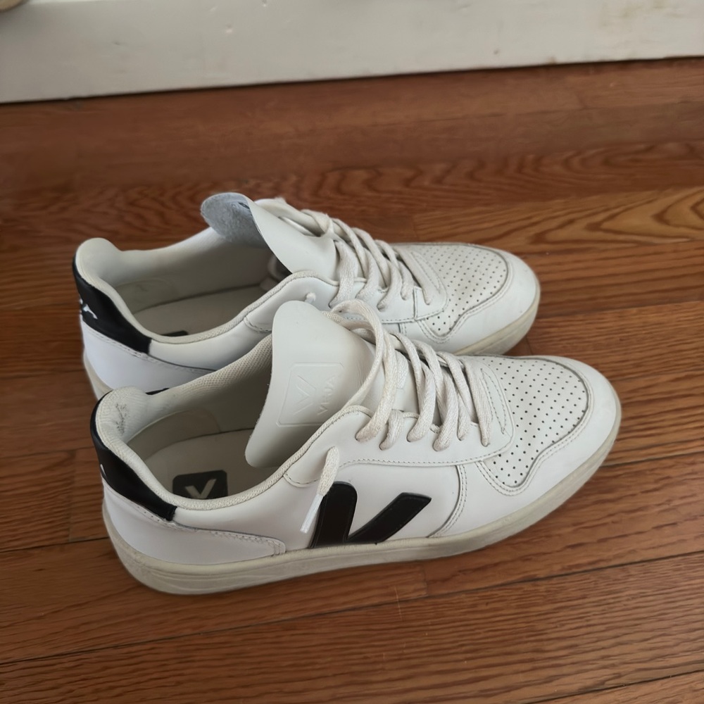 Veja Sneaker Women's Size 10